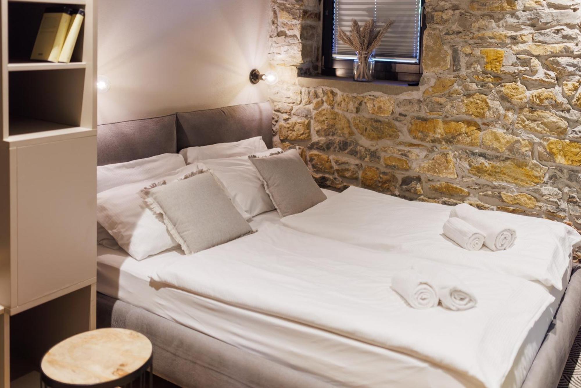 Vila Robida Rooms & Spa Črni Kal Rum bild