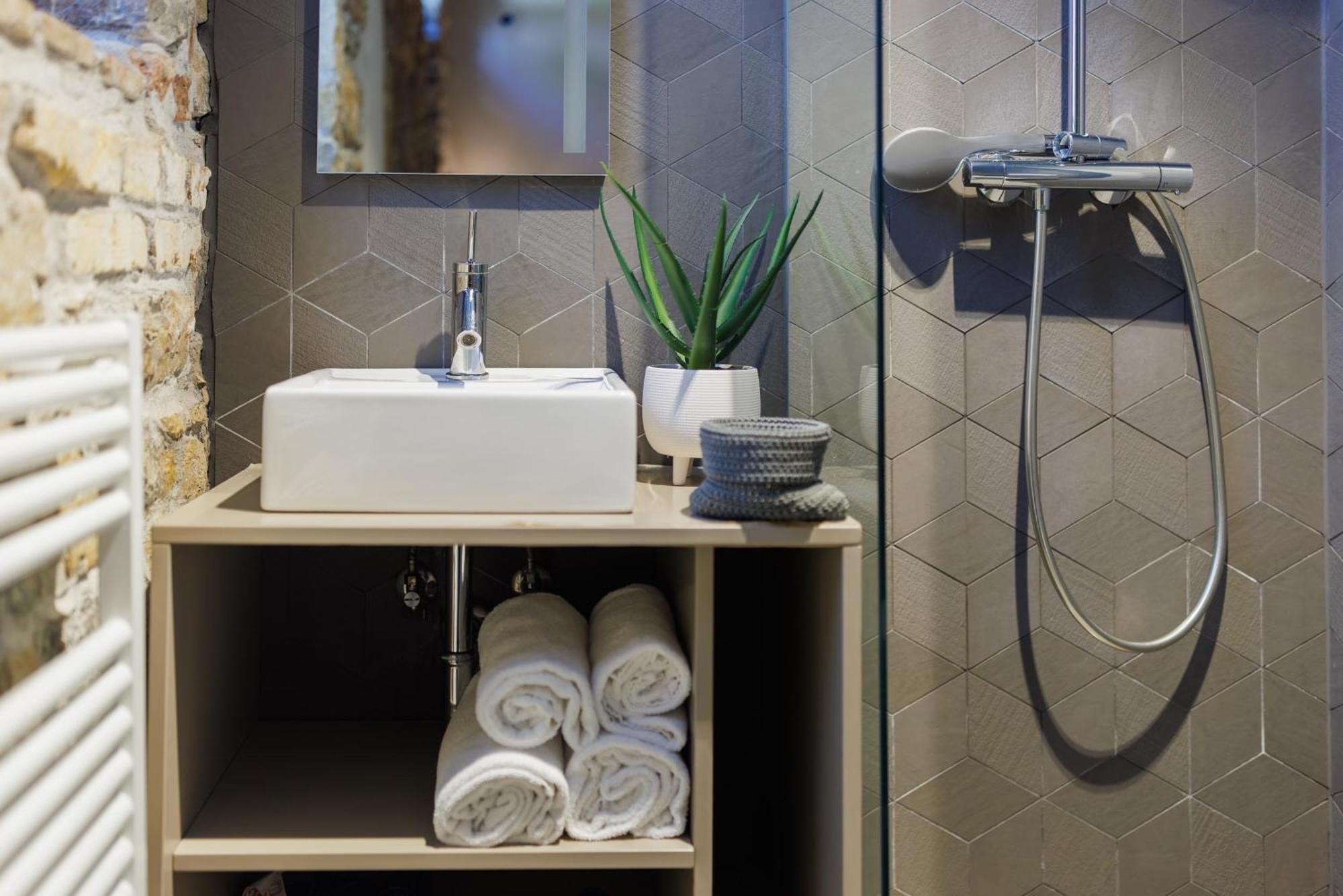 Vila Robida Rooms & Spa Črni Kal Exteriör bild