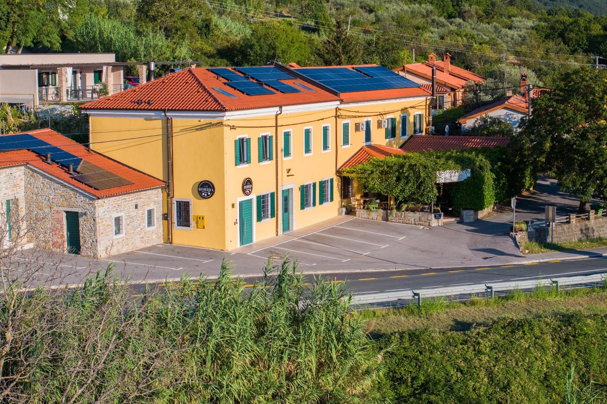 Vila Robida Rooms & Spa Črni Kal Exteriör bild